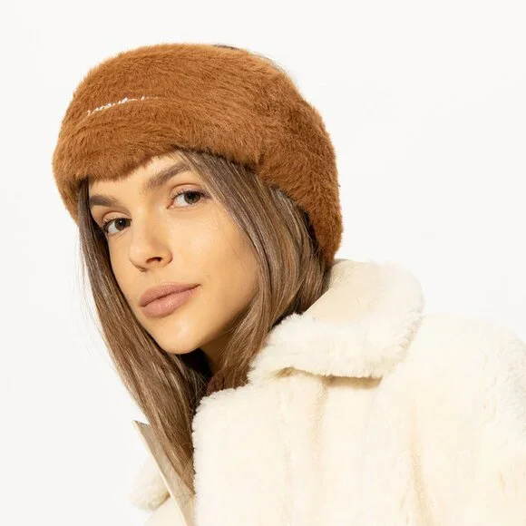 Jacquemus Cream Furry Headband Jacquemus Le Bandeau Neve logo headband Jacquemus main image 3